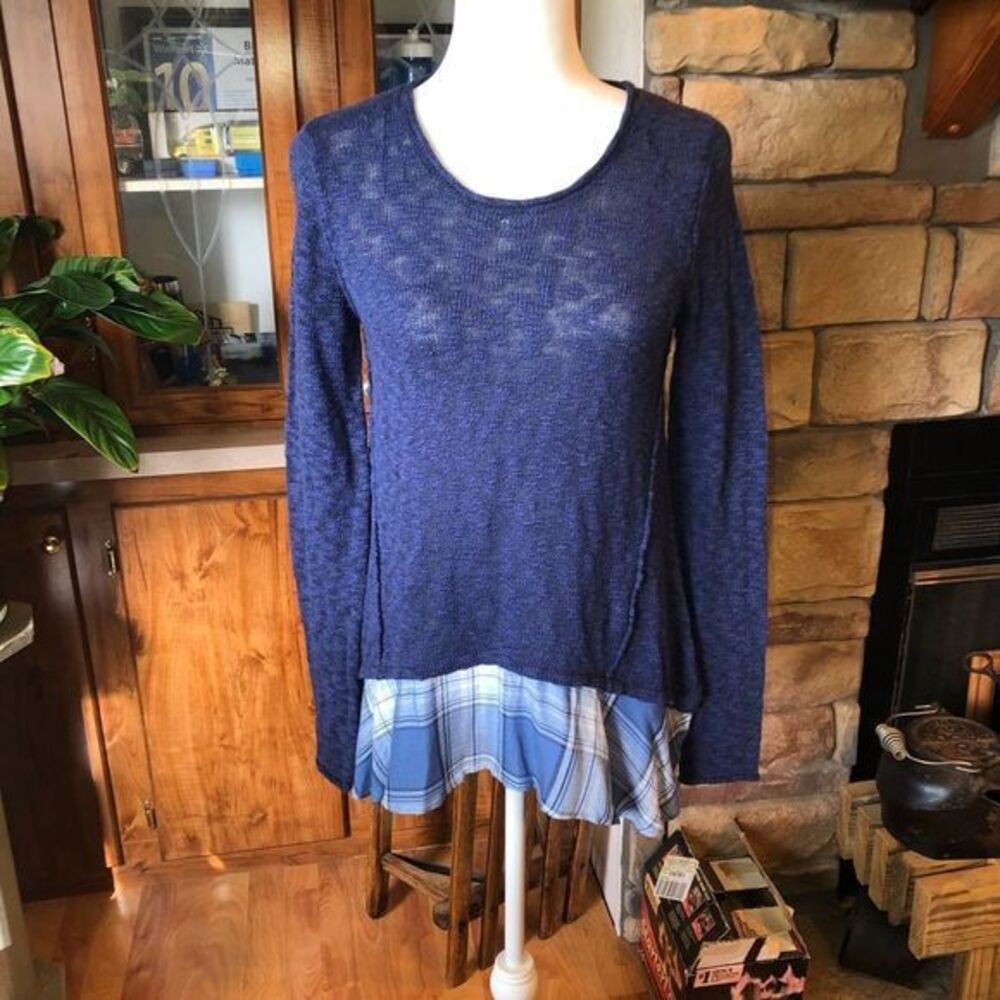 Cloud Chaser NWT size medium sweater